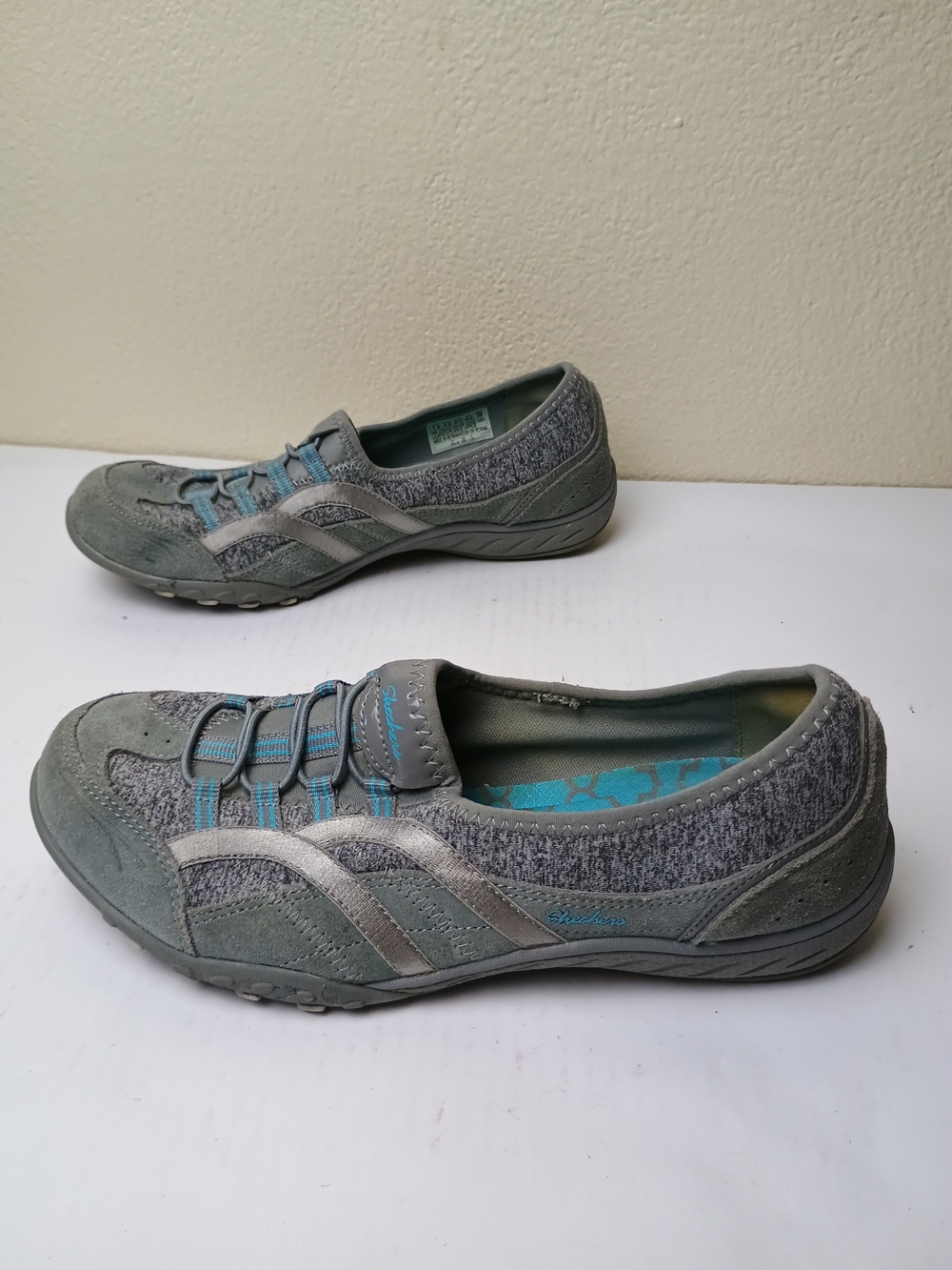 Skechers 7.5 Relaxed Fit Breath Easy Gray Blue Walking Slip-On Athletic Sneakers